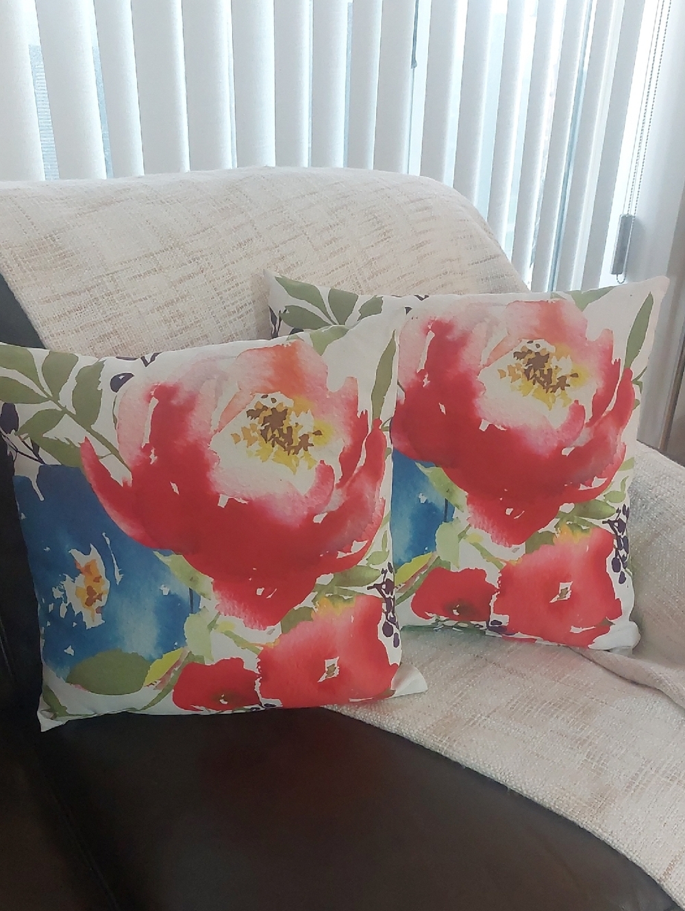 Floral Red Accent  Set Of 2 Throw Pillows. Like New.